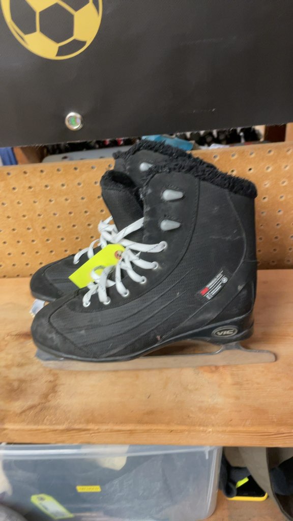 VIC Black Figure Skates - Size 8