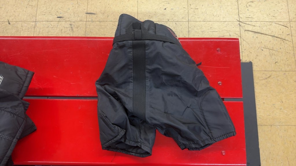 VIC Crossfire CX9 Youth Hockey Pants Used Youth Small