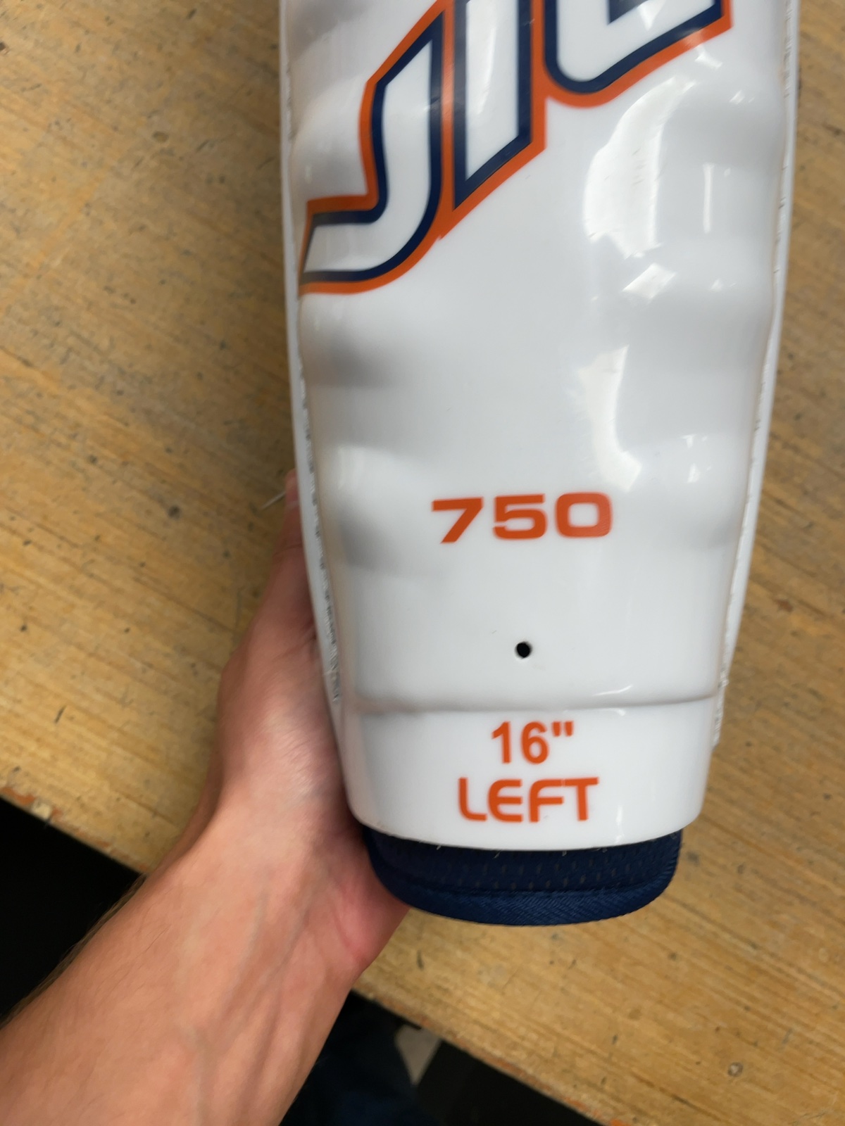 VIC EXO 750 16" Hockey Shin Pads