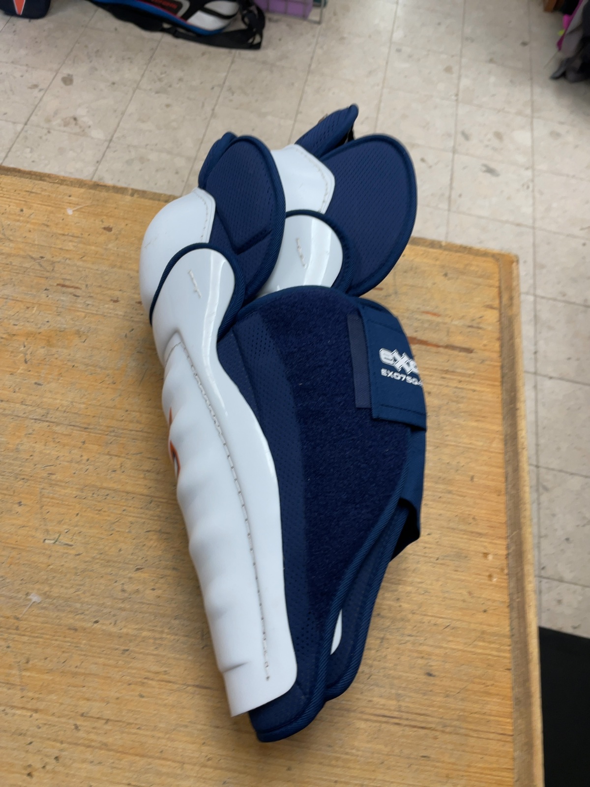 VIC EXO 750 16" Hockey Shin Pads