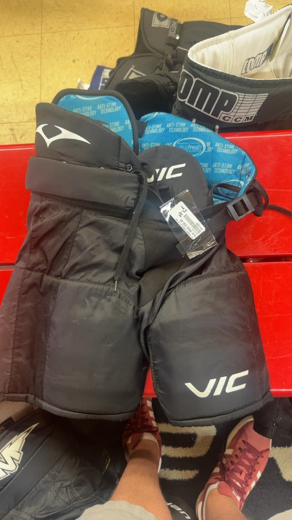 VIC V2.0 Hockey Pants Junior Small Black Used