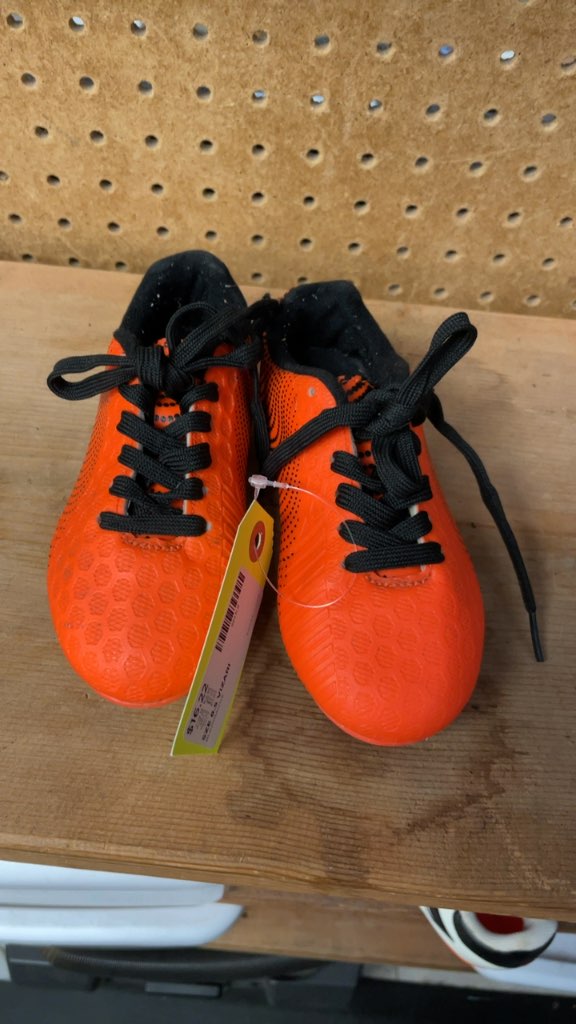 Vizari Soccer Cleats - Size 8.5 - Black/Orange