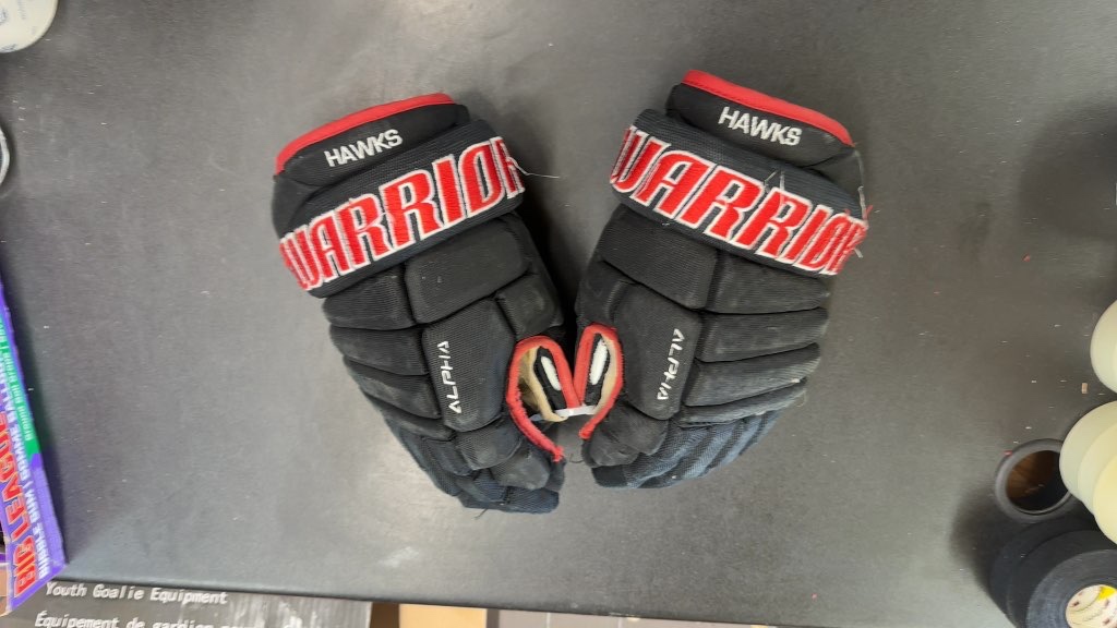 Warrior Alpha Hawks Hockey Gloves Black/Red Used 14"
Hole in one Palm