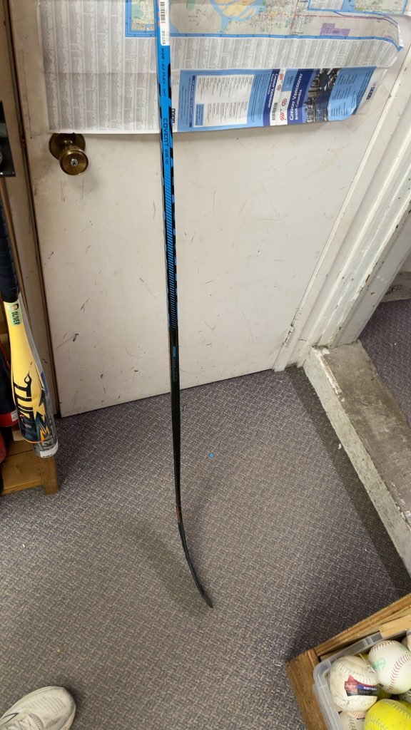 Warrior Covert QRE 40 Intermediate Hockey Stick - Right Hand - 63 Flex