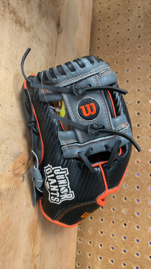 Wilson 10.5" Junior Giants SF Giants Baseball Glove - RH