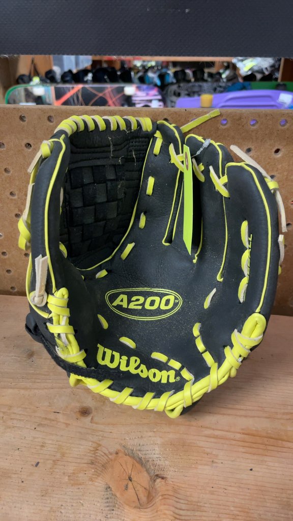 Wilson A200 11.5" Left-Hand Baseball Glove