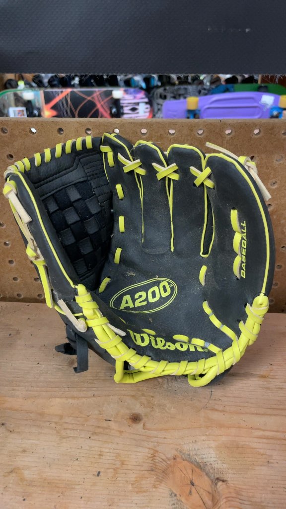 Wilson A200 11.5" Left-Hand Baseball Glove