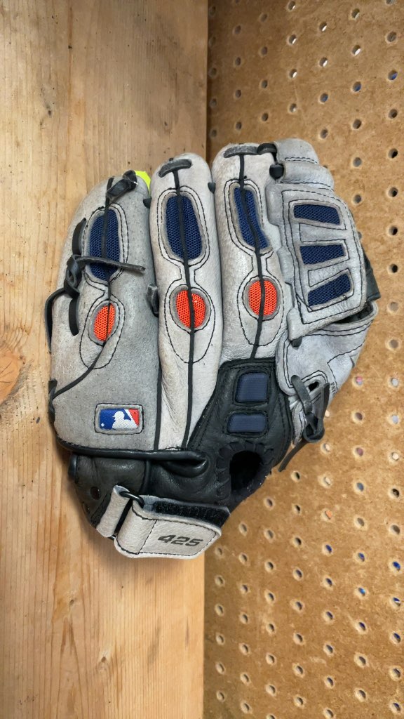 Wilson EZ Catch 10.5" Baseball Glove - Grey/Black