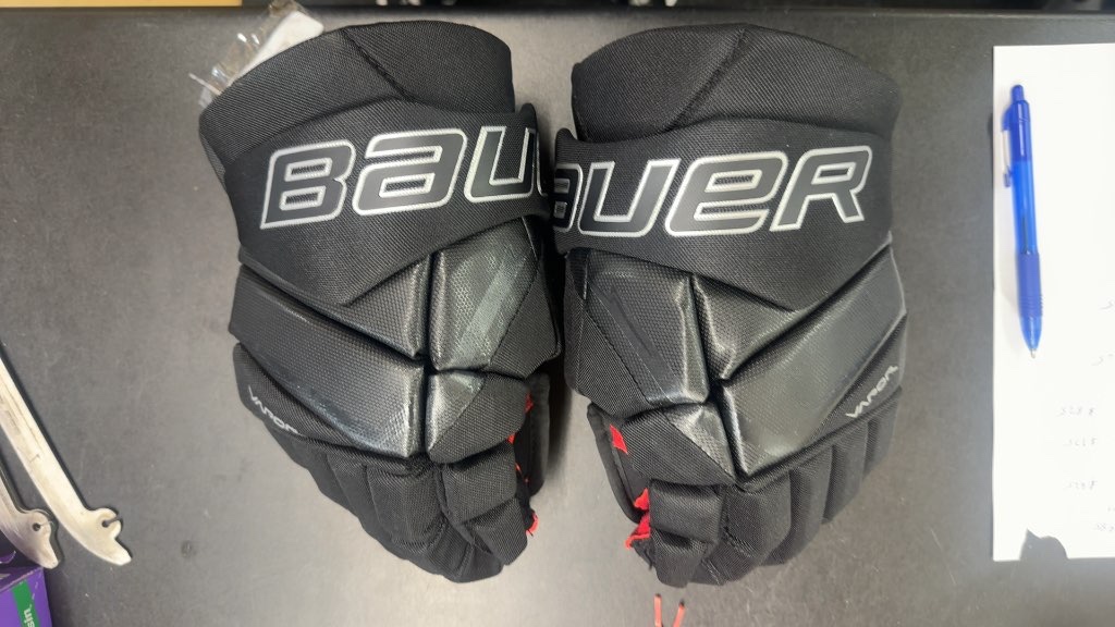 Bauer Hockey Gloves Vapor Fly 40 Black/Red Used 13" excellent condition