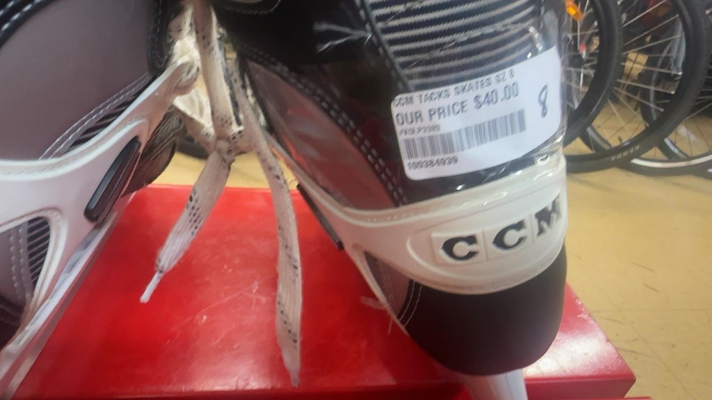 CCM 952 Super Tacks Hockey Skates - Size 8