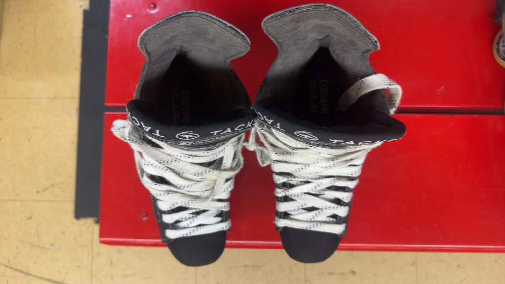 CCM 952 Super Tacks Hockey Skates - Size 8