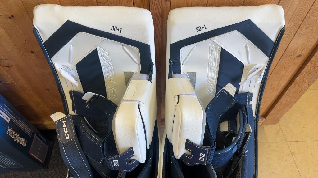 CCM EFlex 7.9 Goalie Pads - 30+1
In amazing condition, used three times.