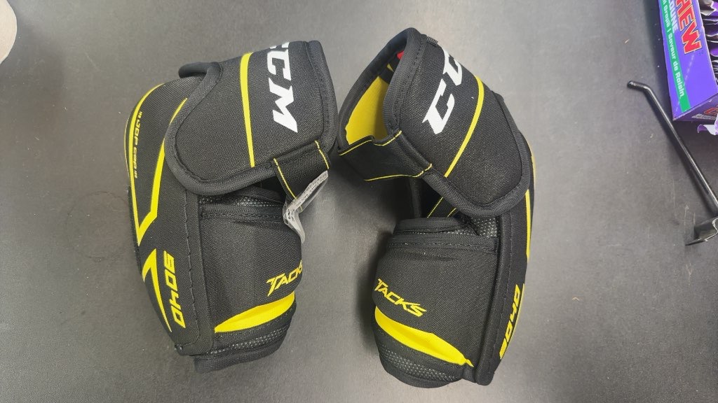 CCM Hockey Elbow Pads Tacks 9040 Black/Yellow very Good Condition Senior Medium