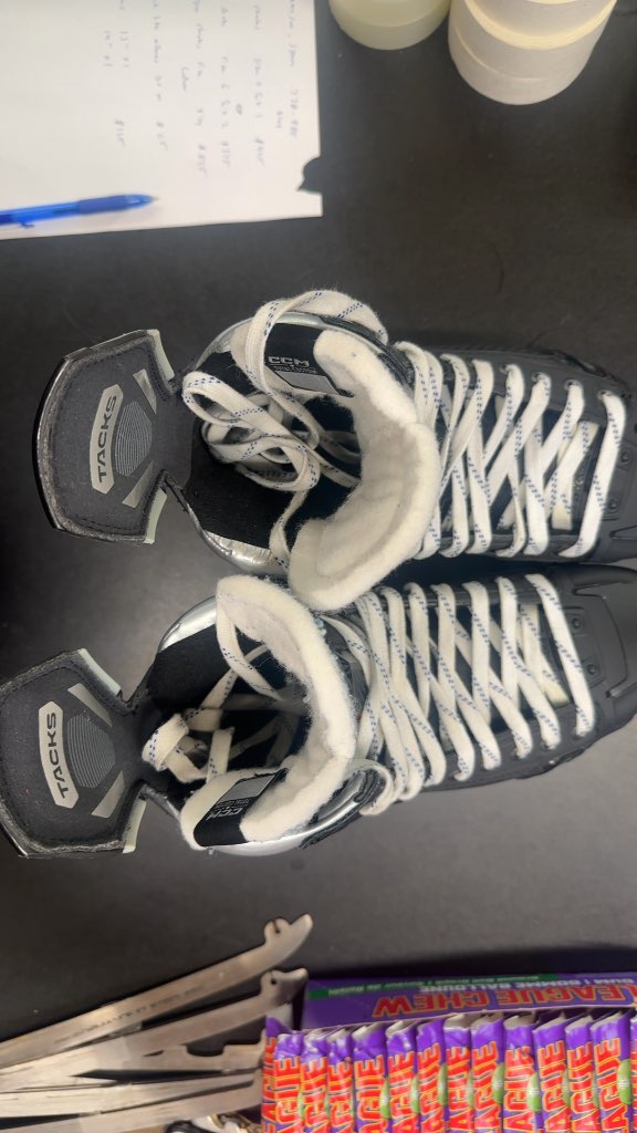 CCM Tacks AS-V Pro Hockey Skates Excellent Condition Size 9.25 custom skates with Black steel