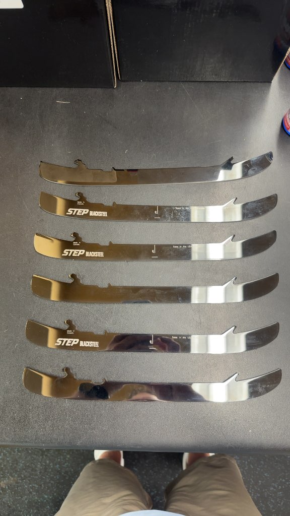 STEP Blacksteel Hockey Skate Runners ST EDGE Size 280
3 pairs of 280 black Bauer step steel 
Profiled to quad and sharpened once