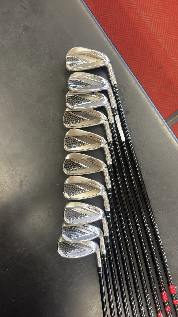 TaylorMade Stealth Iron Set 4-LW 10-Piece Graphite Regular Flex Used