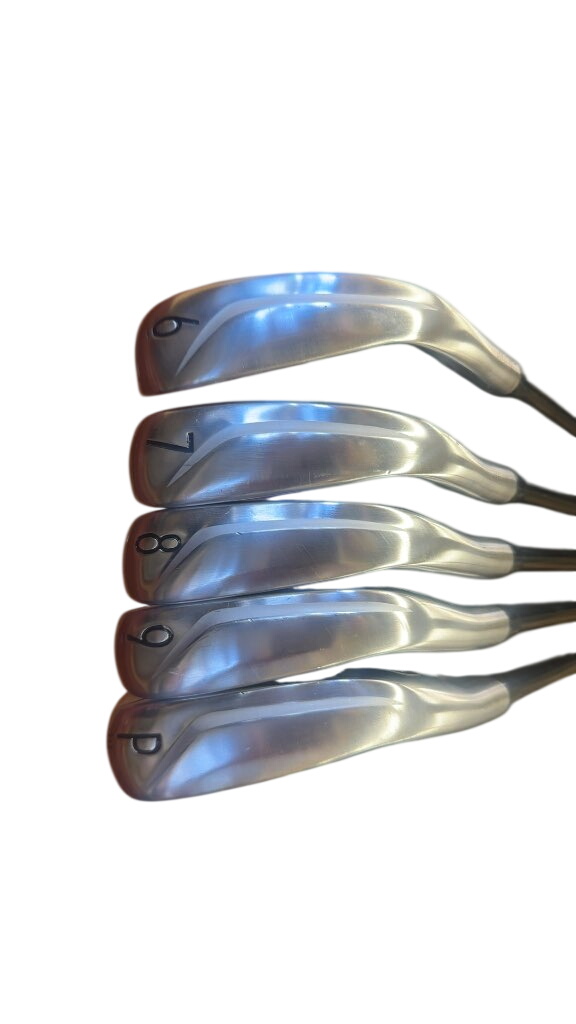Titleist T400 Iron Set 6-PW Graphite Regular Flex Very Good Condition - image 1