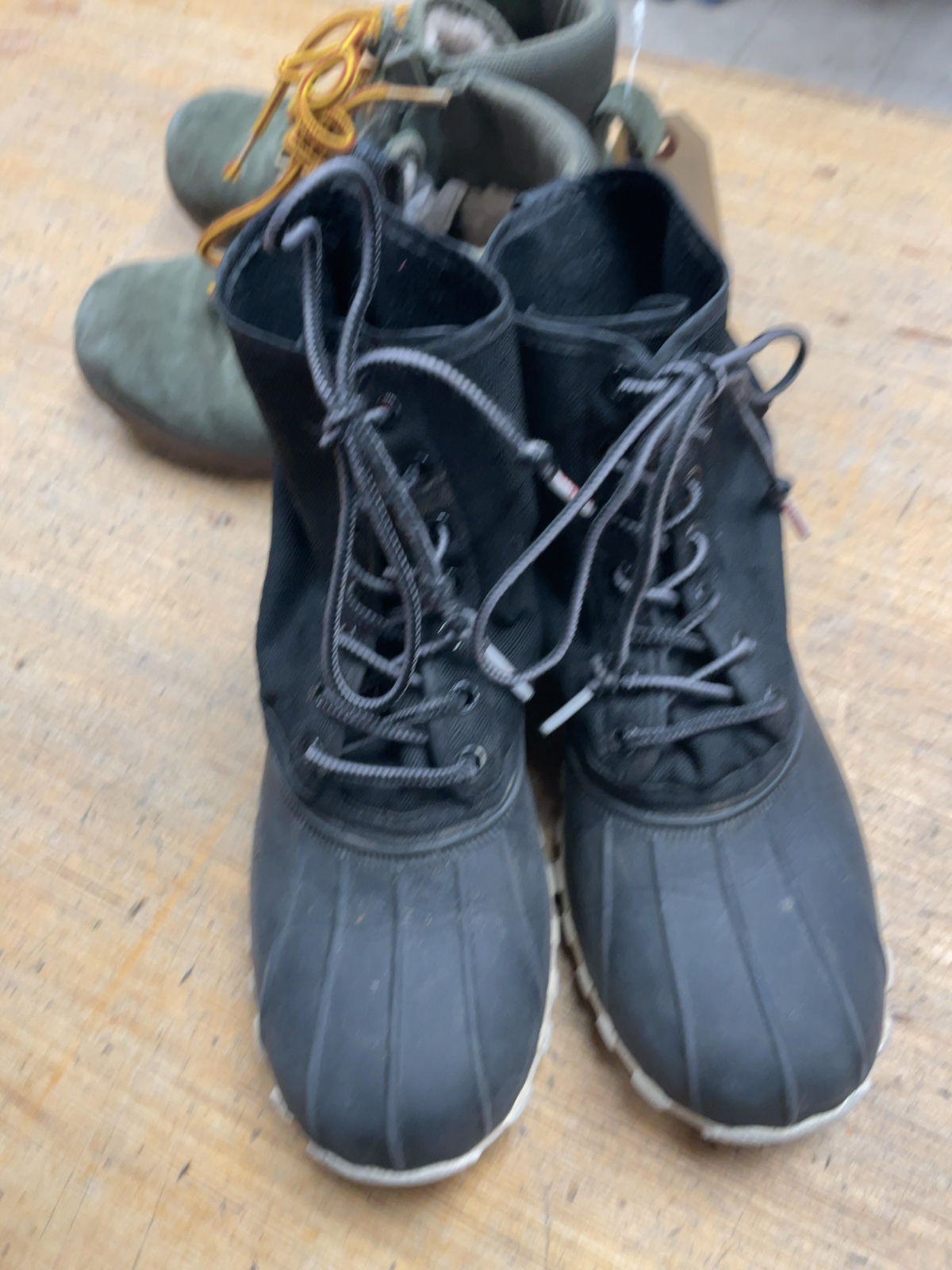 Native Shoes Jimmy Duck Boots Size 3