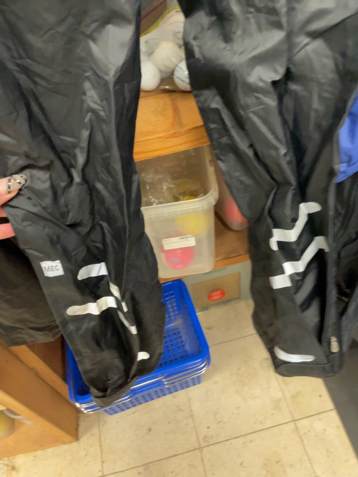 MEC Rain Pants Size Ladies Medium Black