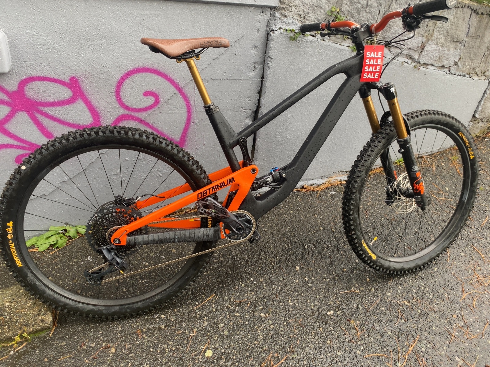 Devinci Full Suspension Mountain Bike Black/Orange Good