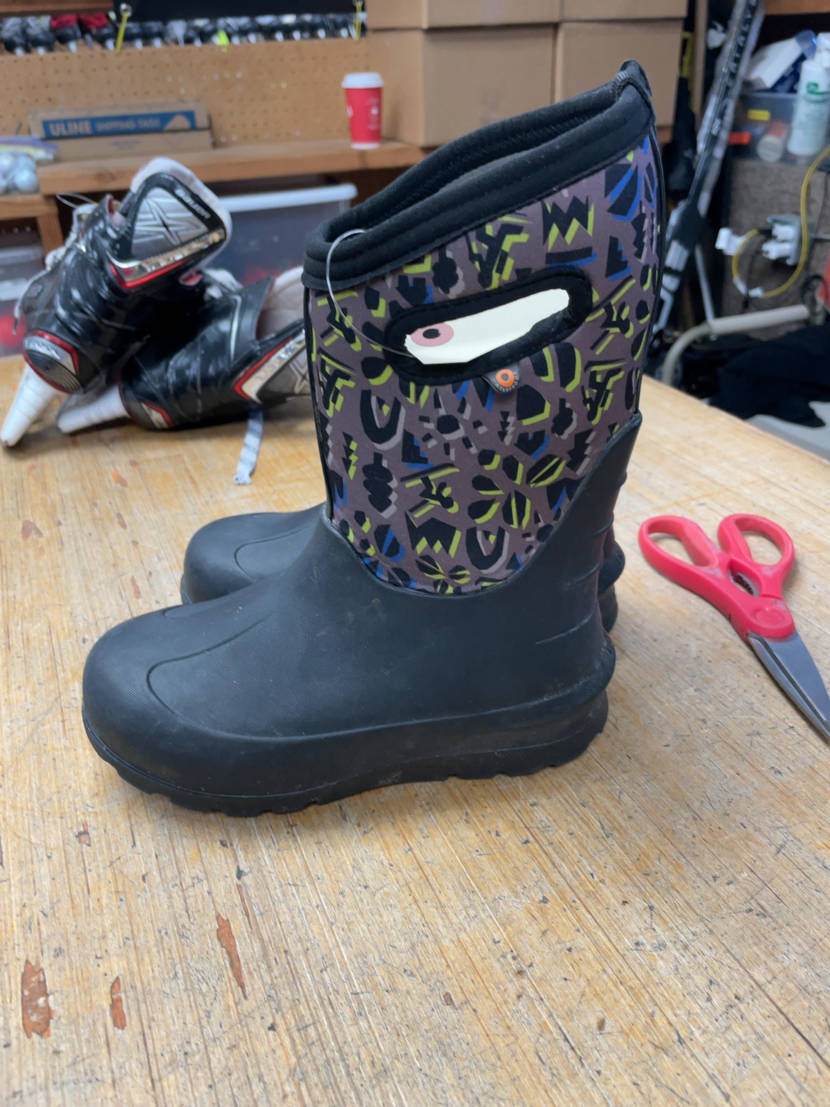 Bogs Waterproof Insulated Rain Boots Size 2 Black/Pattern