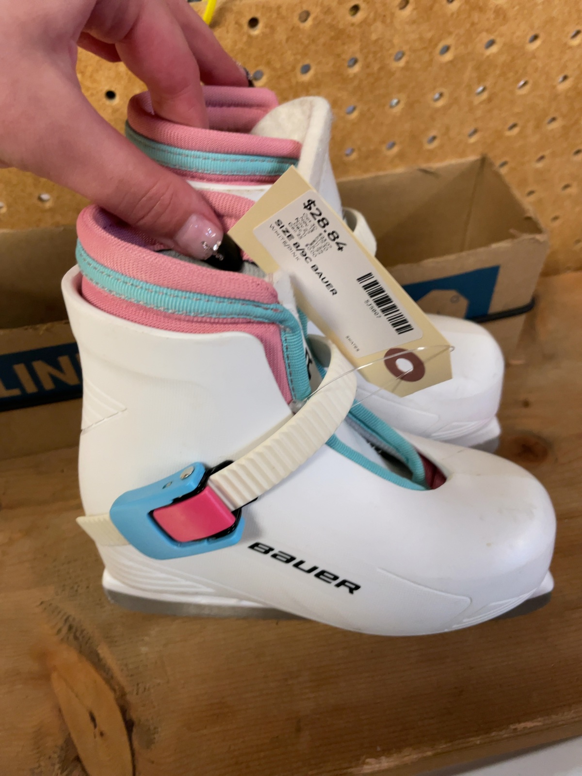 Bauer Size 8/9C Recreational Ice Skates White/Pink