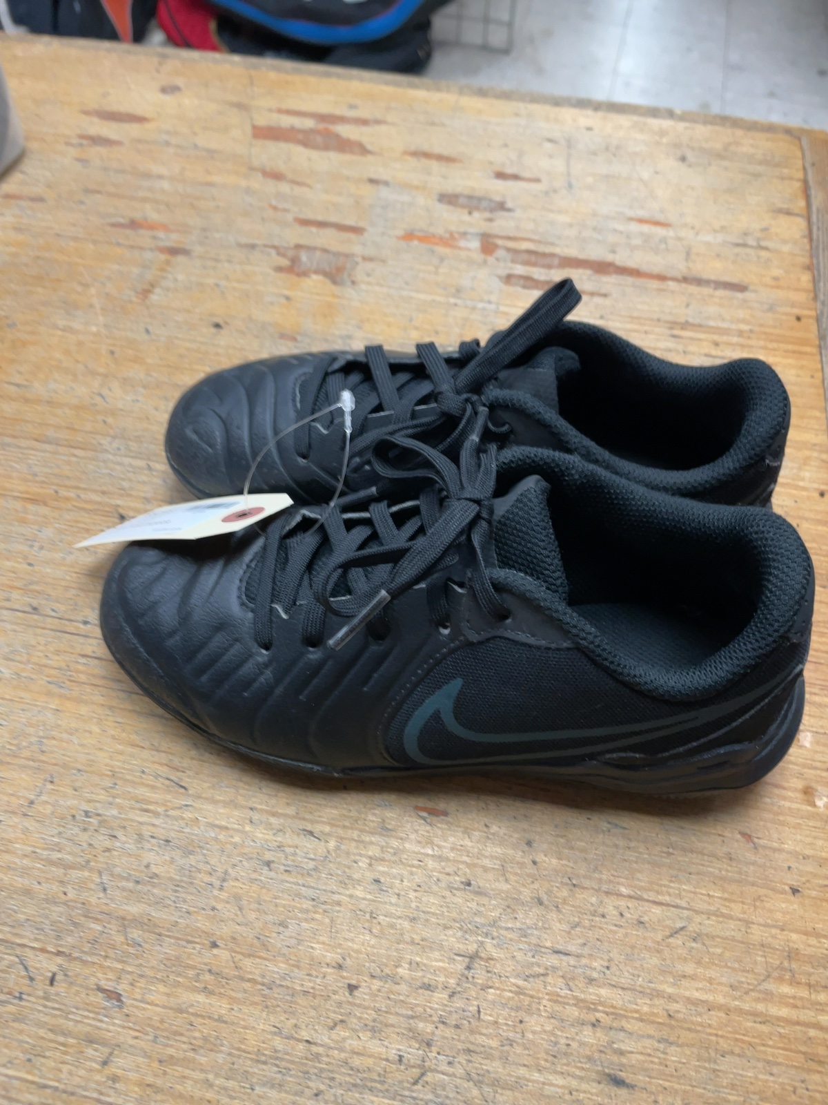 Nike Tiempo Indoor Soccer Shoes Size 1