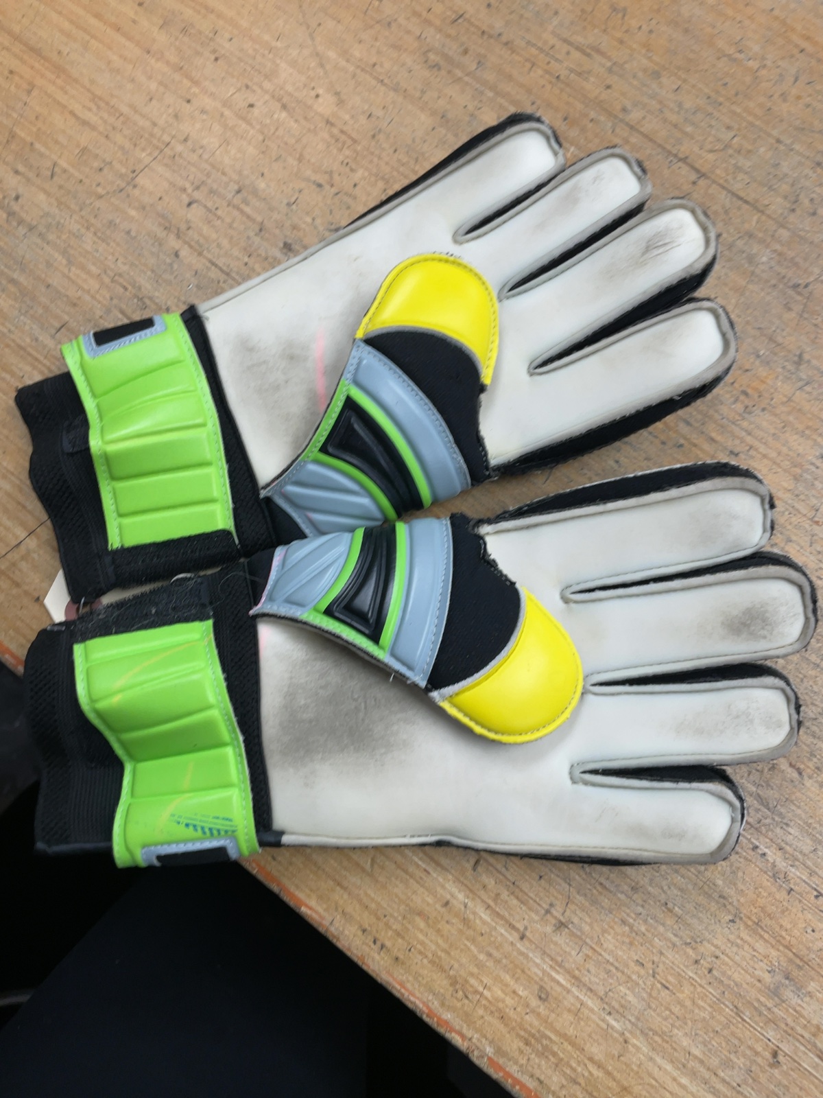 One Glove Guardian Soccer Goalkeeper Gloves