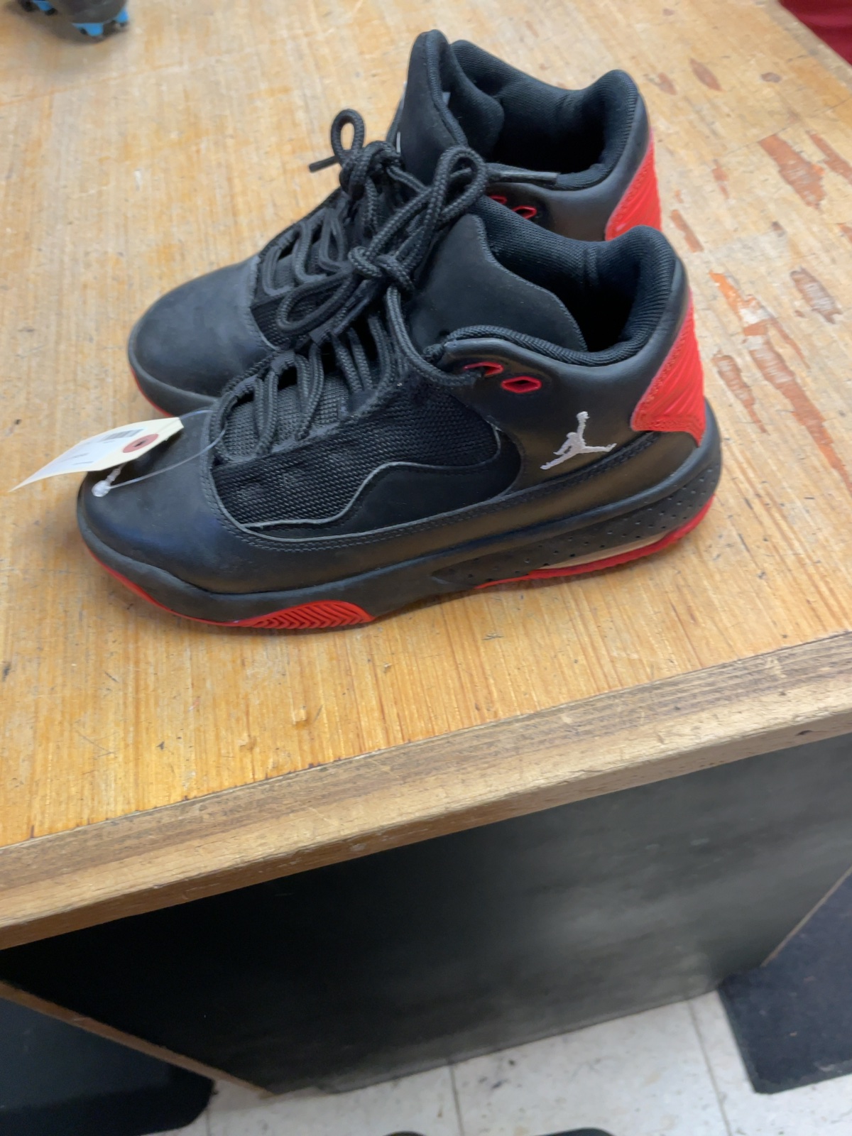 Jordan Max Aura Size 3.5Y US Youth Basketball Shoes