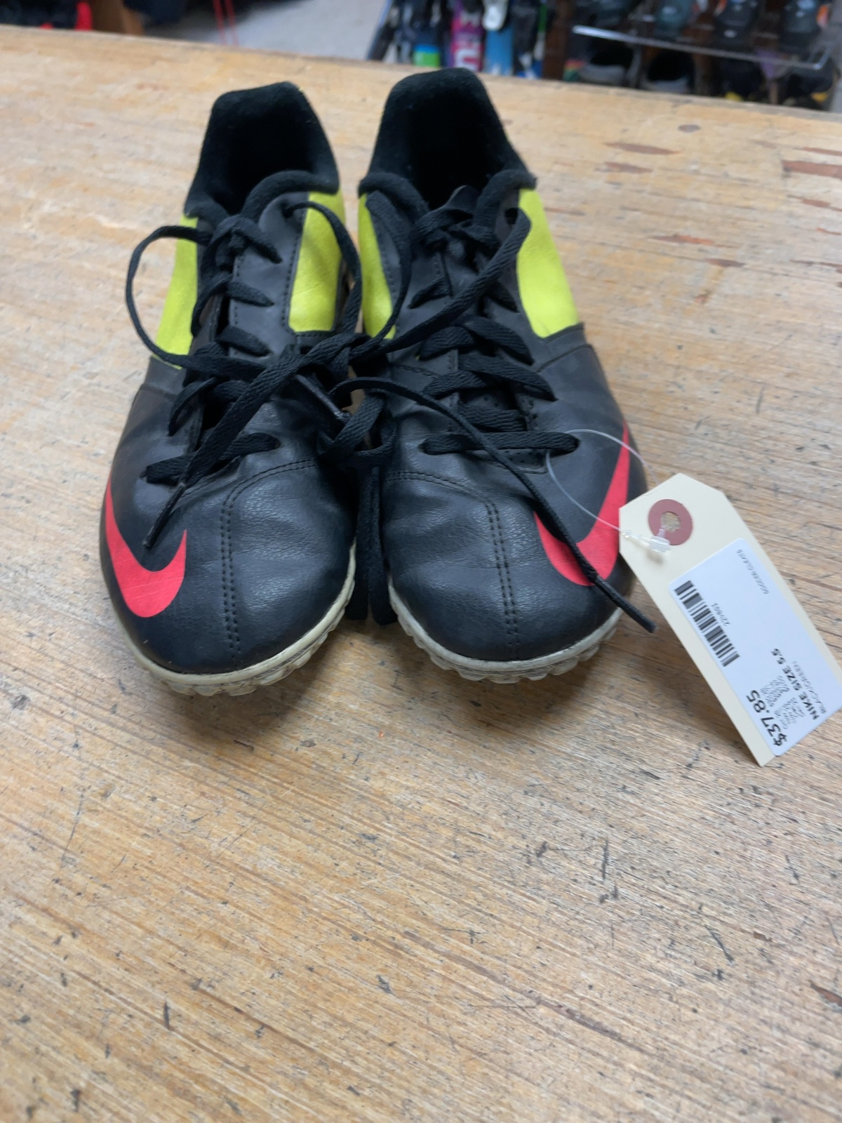 Nike Size 5.5Y Turf Soccer Shoes