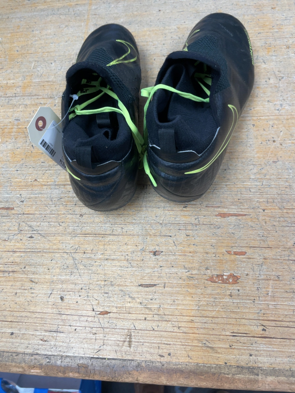 Nike Phantom VSN Size 6 US Soccer Cleats