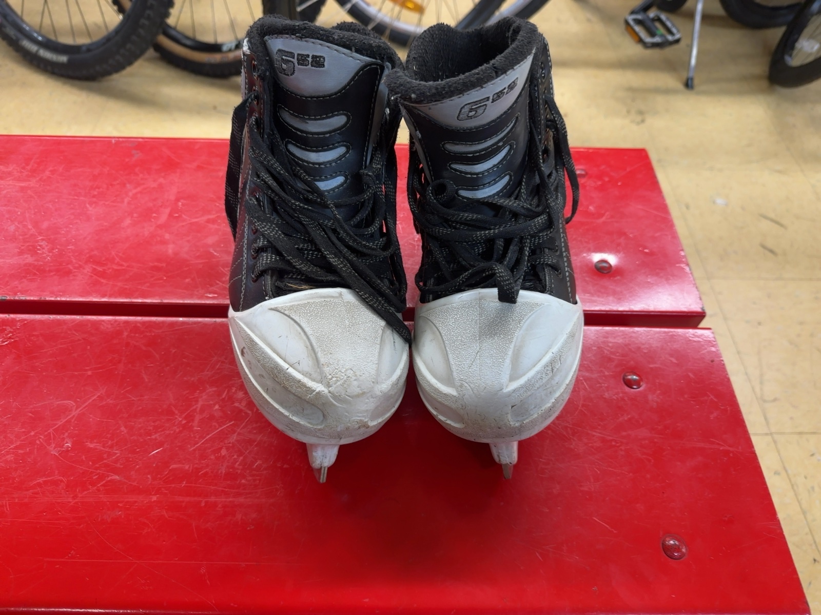 CCM 652 Super Tacks Goalie Skates Size 5.5