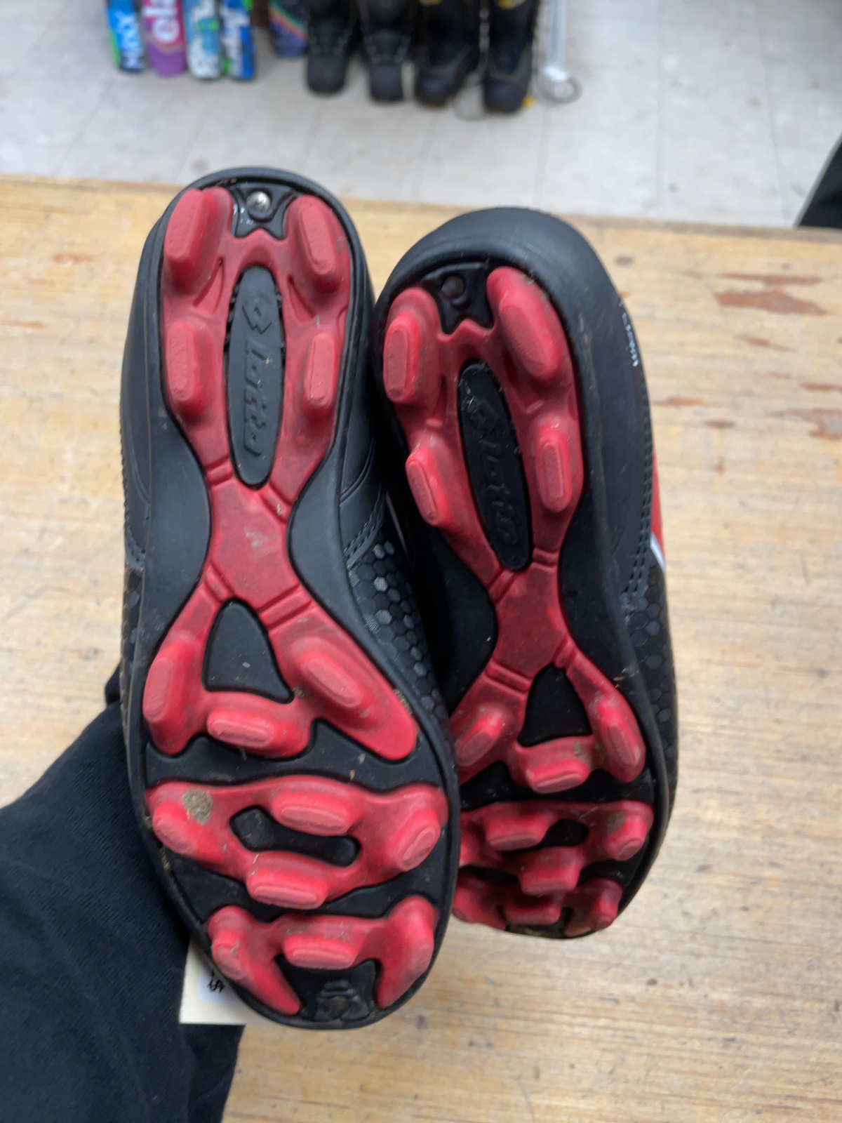Lotto Storm Size 1 US Youth Soccer Cleats Black/Red