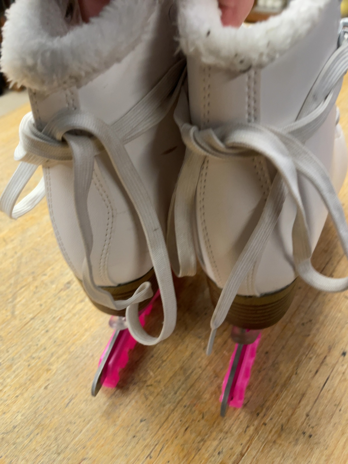 VIC Dream Size 3 US Figure Skates
