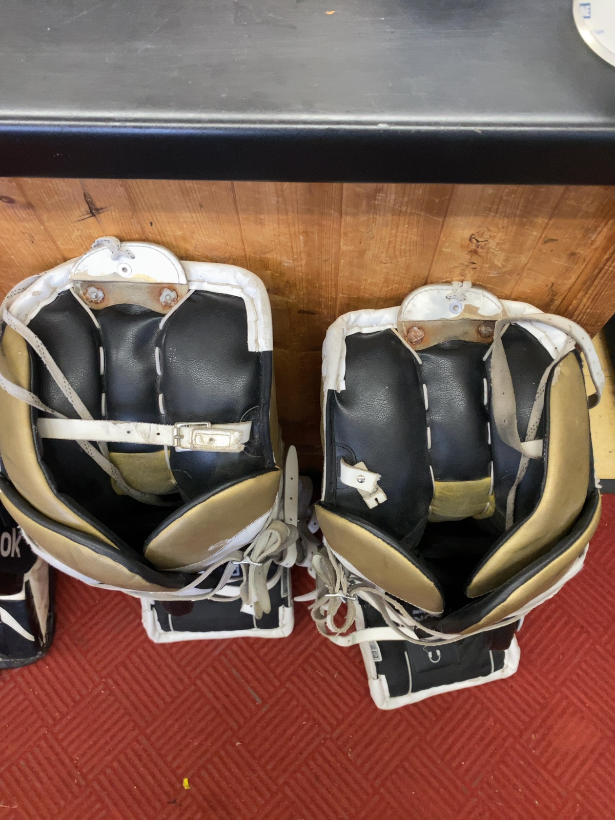 Reebok 9000 SR Lefevre Goalie Leg Pads 34+1