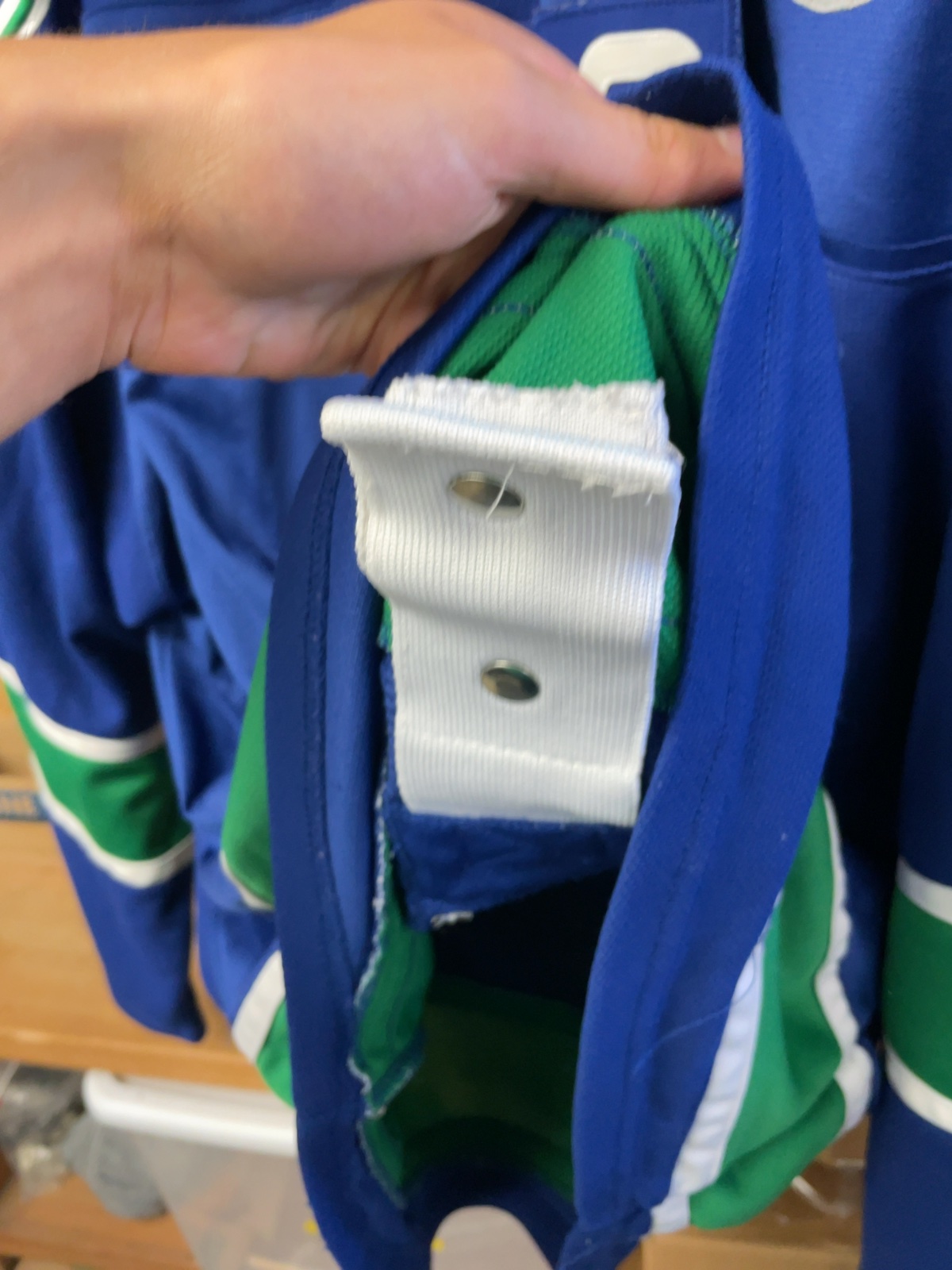 Reebok Vancouver Canucks Roberto Luongo Size L Hockey Jersey