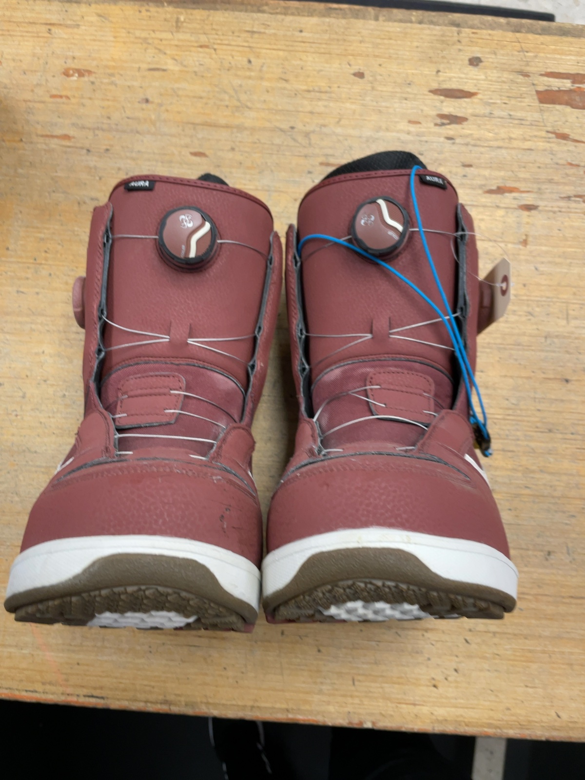 Vans Aura Size 10.5 US Snowboard Boots