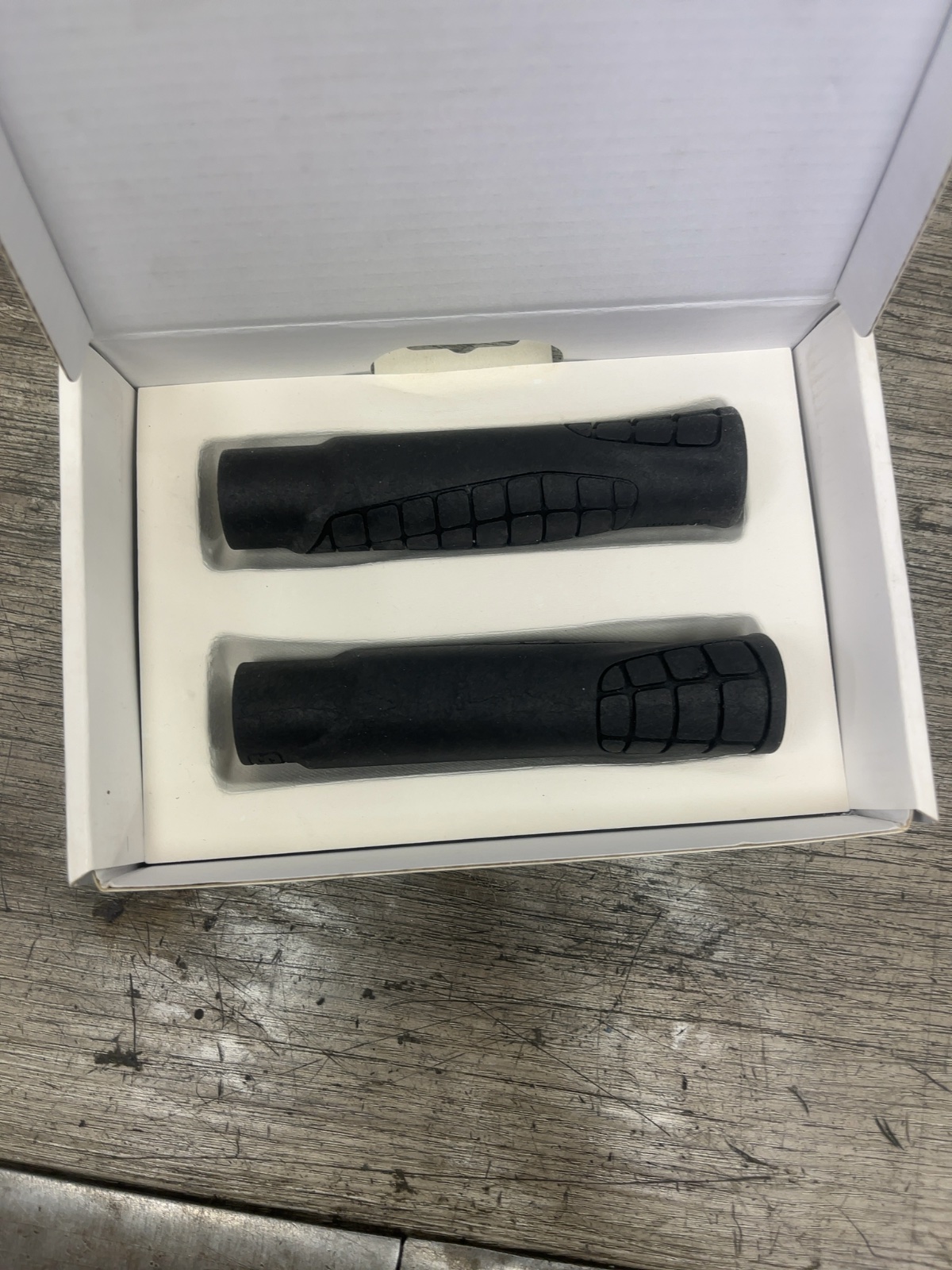 SQlab 711 R MTB Race Grips Black Like New