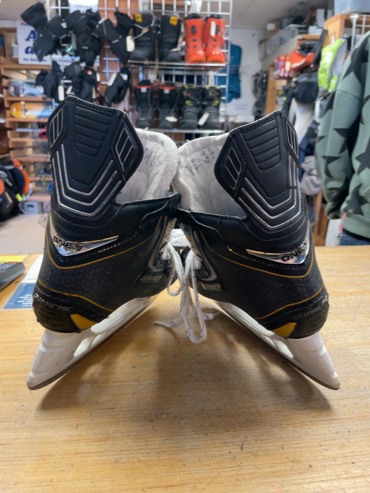 Bauer Supreme ONE.7 Size 6 D Ice Hockey Skates