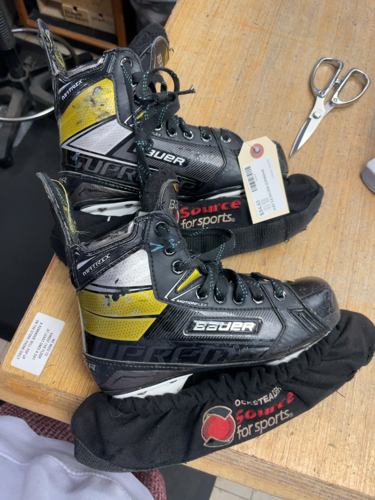 Bauer Supreme Matrix Size 3.5 Hockey Skates