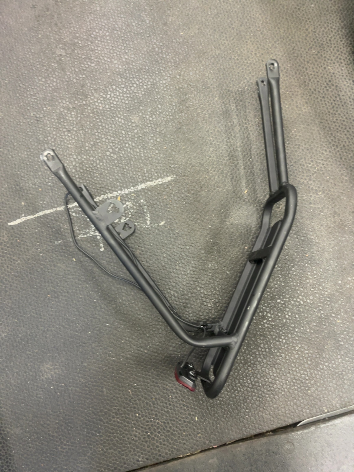 Bicycle Rear Cargo Rack with Integrated Integrated Tail Light Black Good