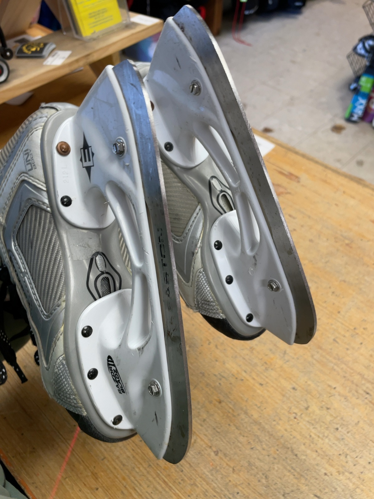 Easton Synergy 555 Size 1.5 Ice Hockey Skates