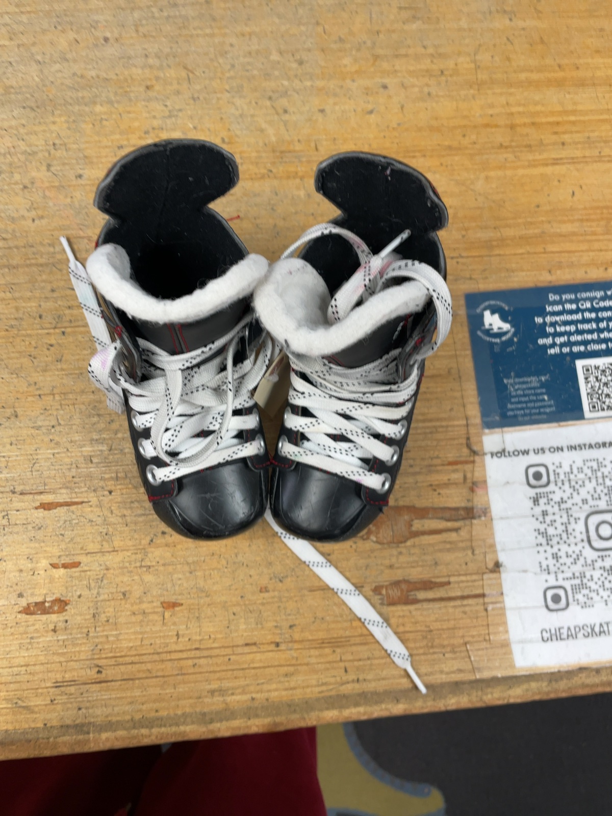Bauer Vapor X300 Size 8C Youth Ice Hockey Skates