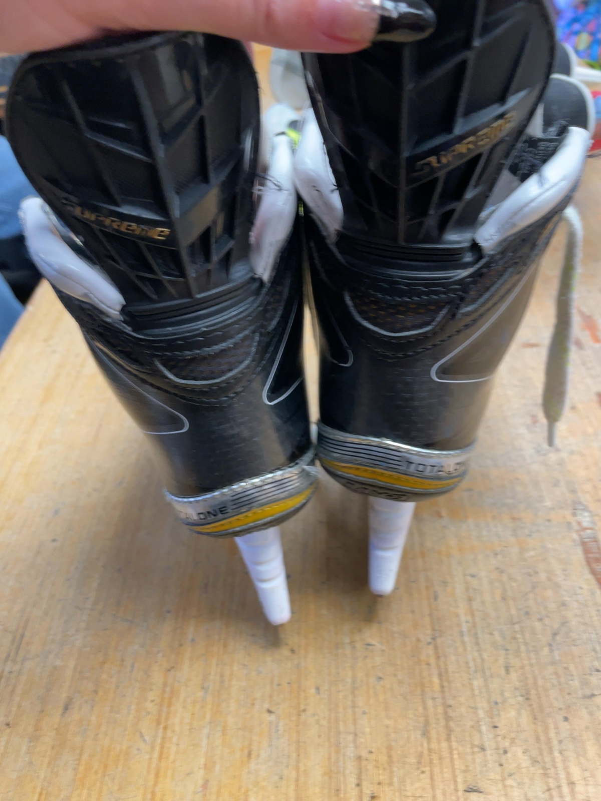 Bauer Supreme TotalONE MX3 Junior Size 3.5 D Ice Hockey Skates