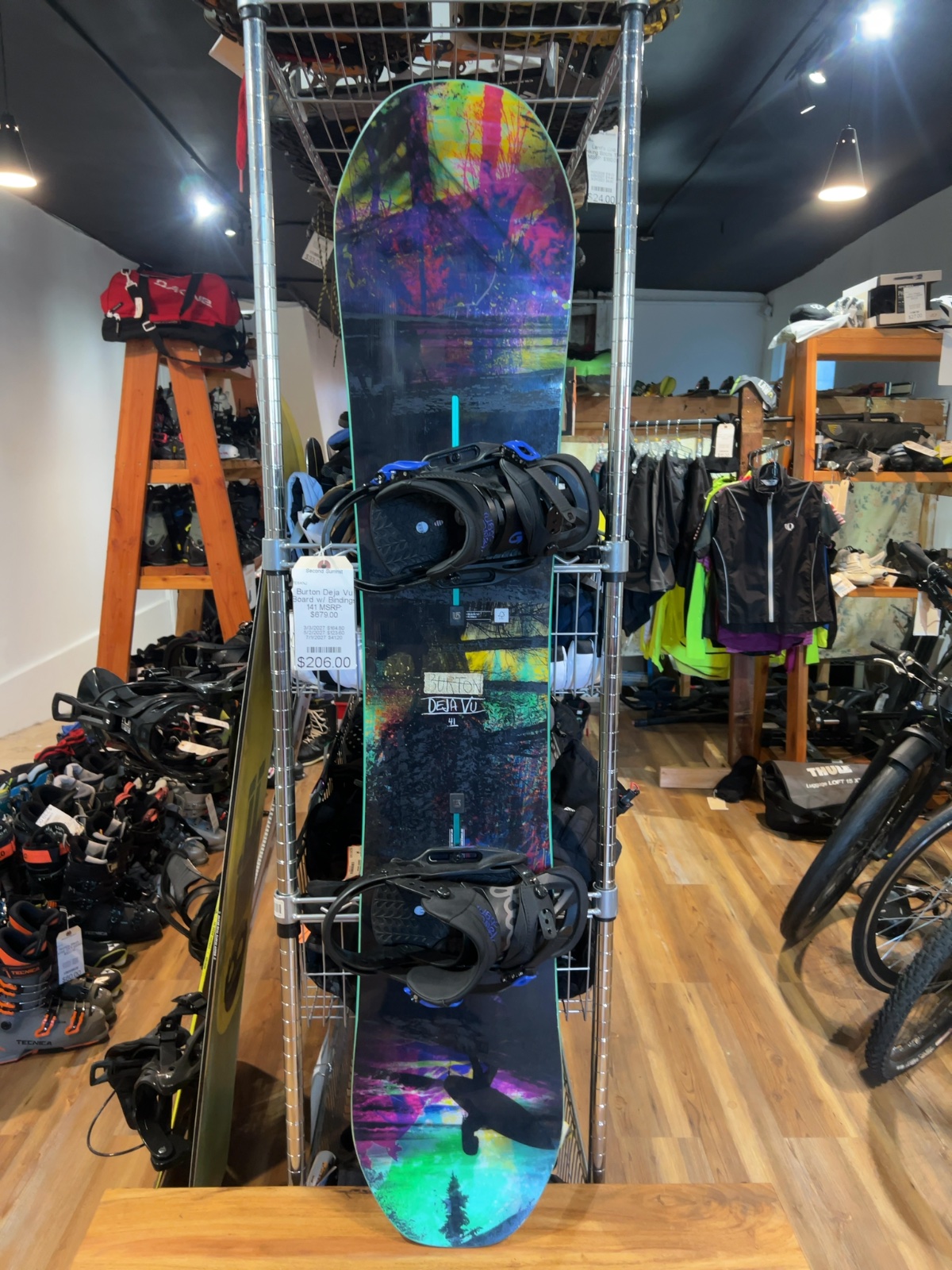 Burton Deja Vu Flying V Snowboard with Bindings Good 141 cm