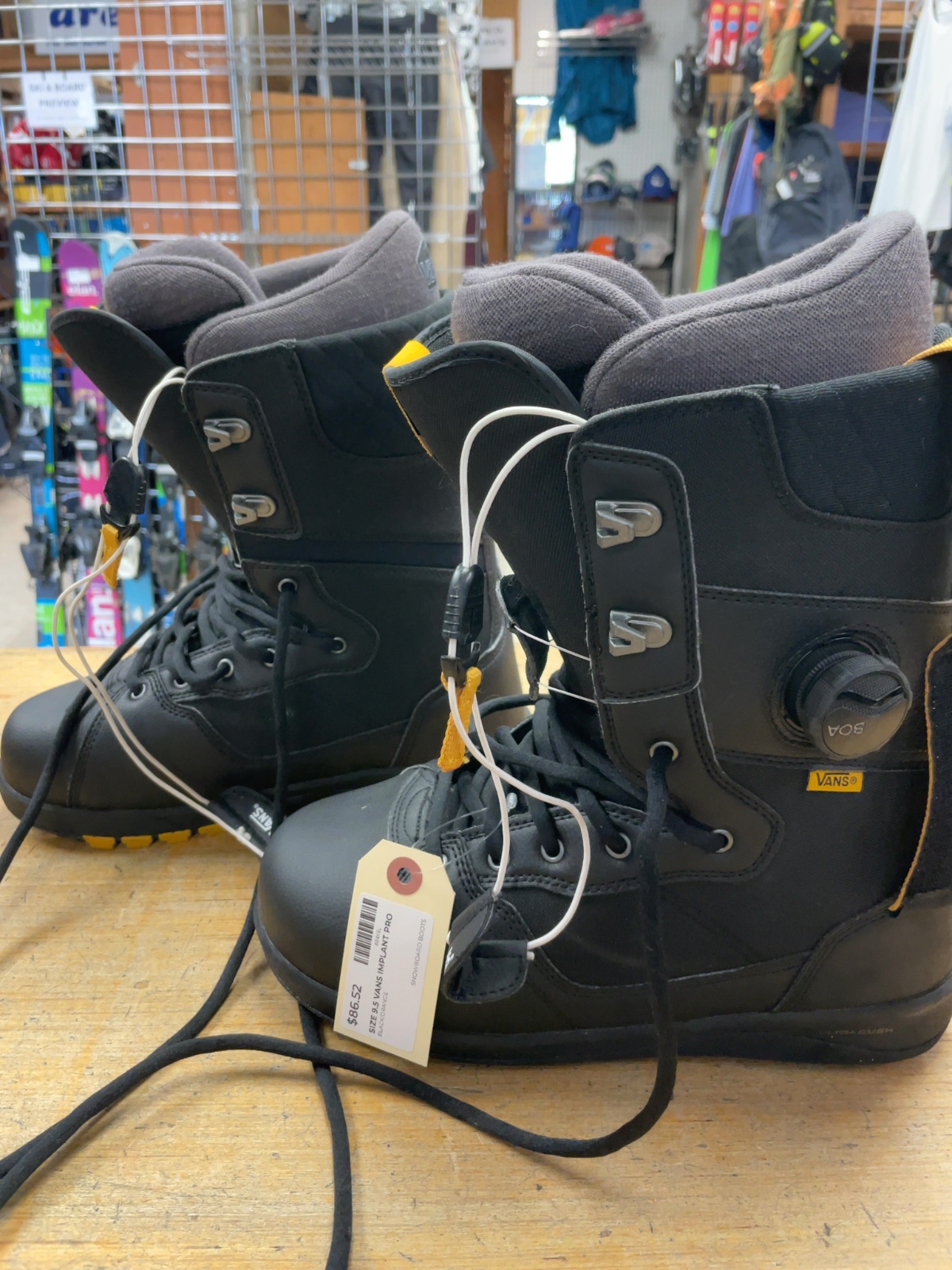 Vans Implant Pro Size 9.5 Snowboard Boots