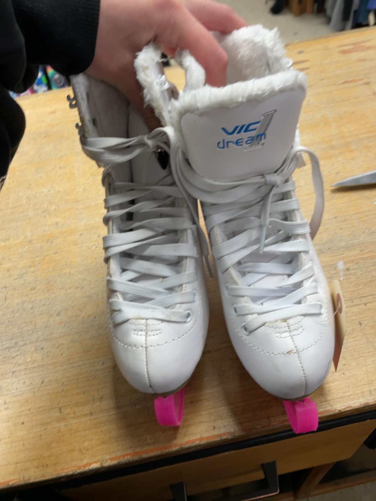 VIC Dream Size 3 US Figure Skates