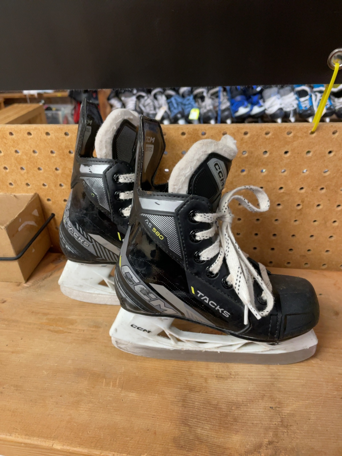CCM Tacks AS 580 Size 11 Hockey Skates