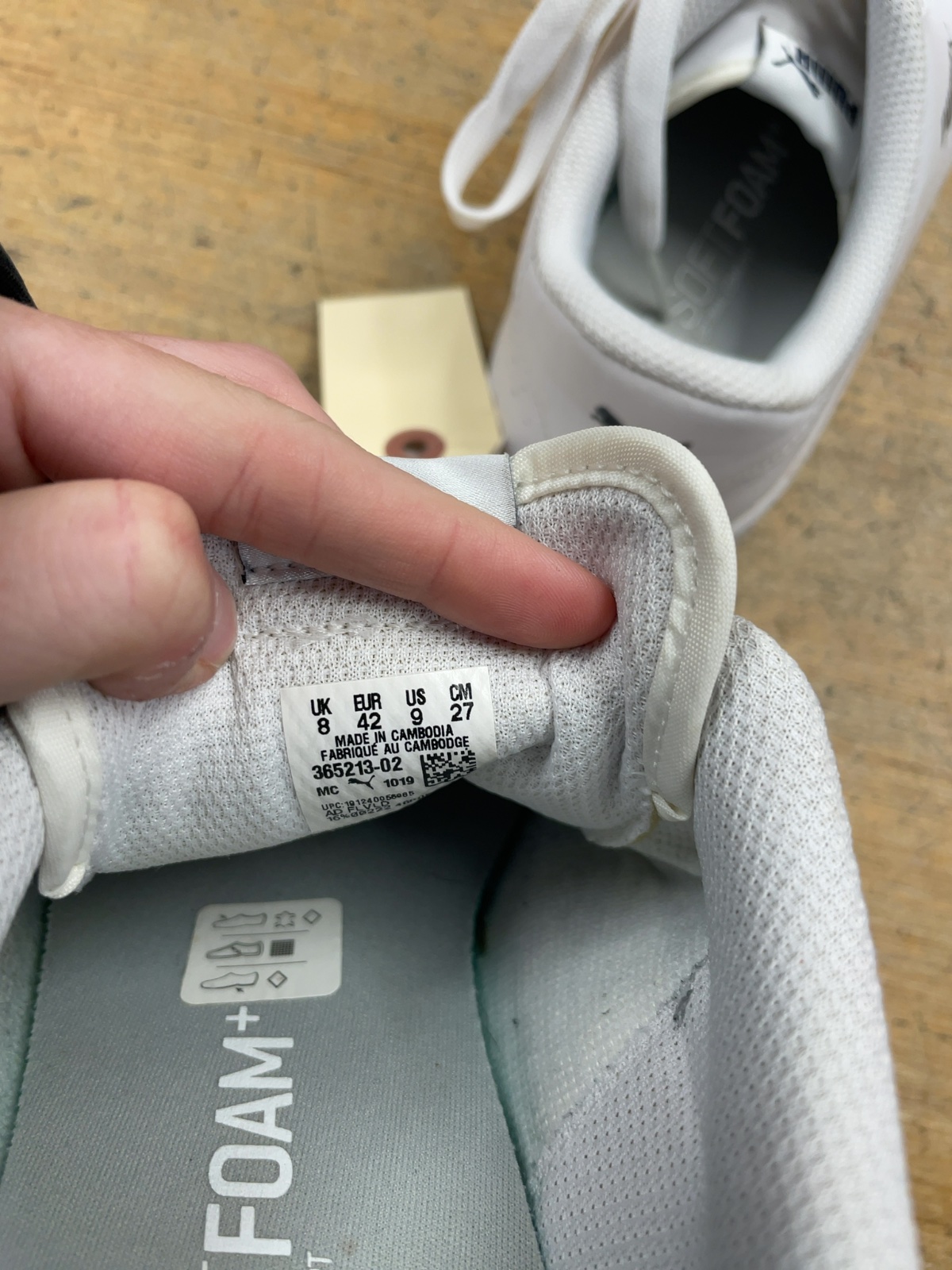 PUMA Smash v2 L Size 9 White Sneakers