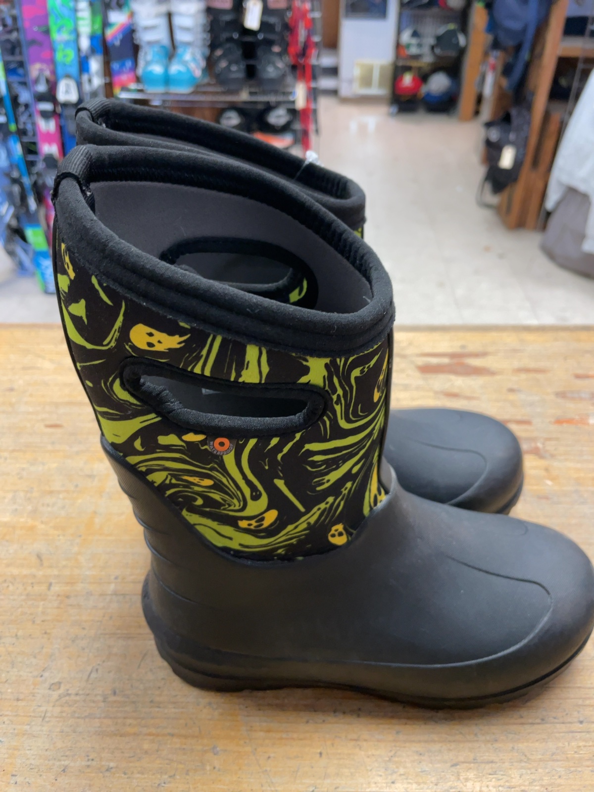 Bogs Neo-Classic Spooky Size 4 Youth Rain Boots